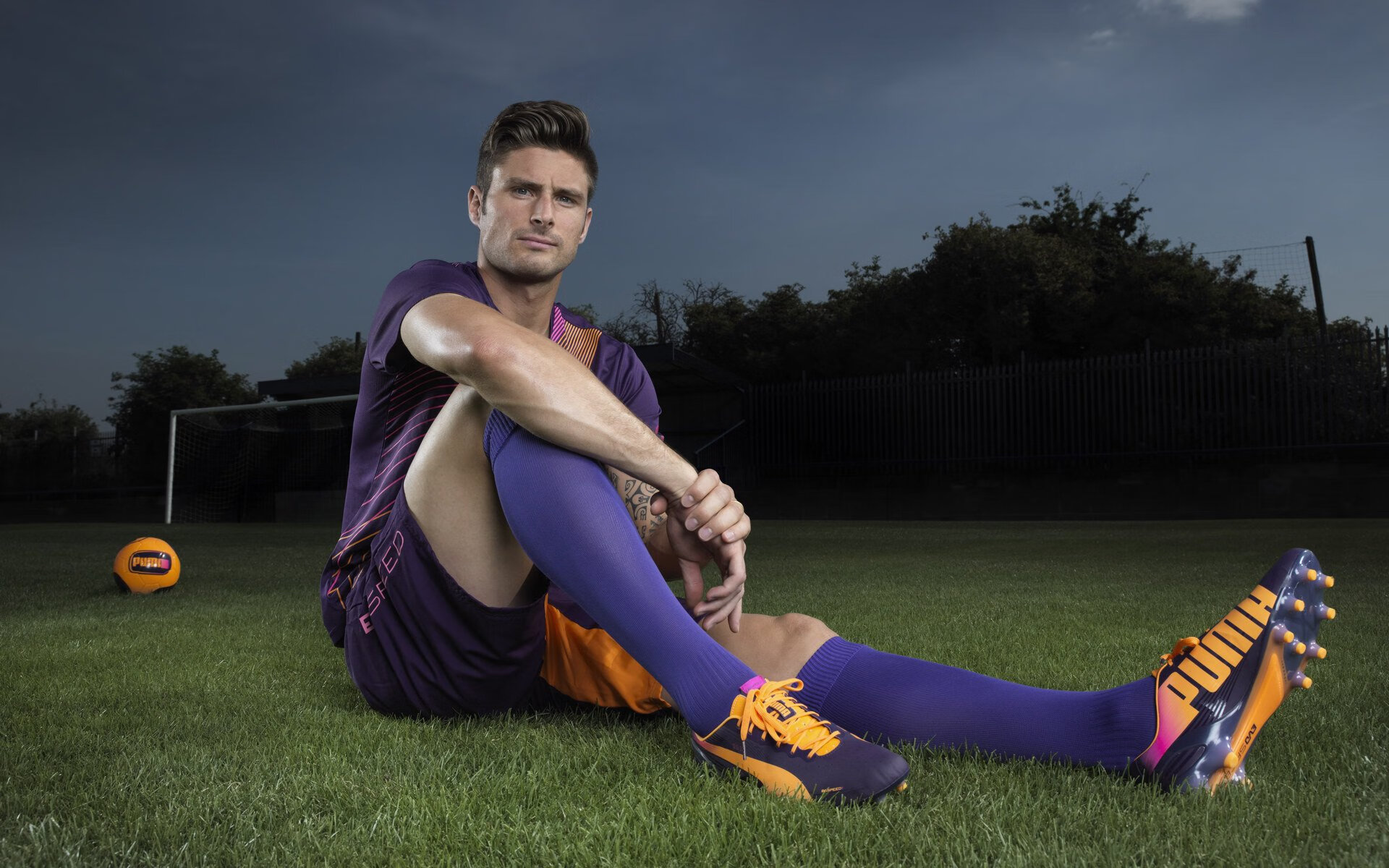 《电竞直播：多平台同步转播创新体验》，电竞带动直播