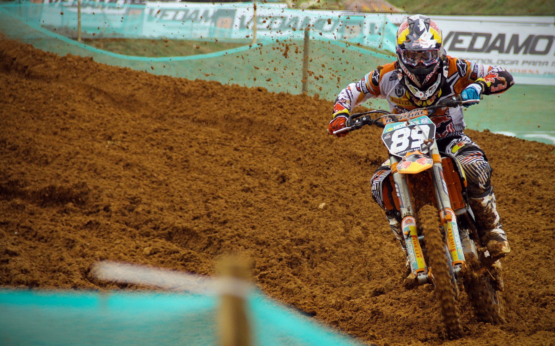 乌拉圭队前锋马丁内斯在巴黎奥运会上表现出色,前乌拉圭国脚威廉姆斯-马丁内斯