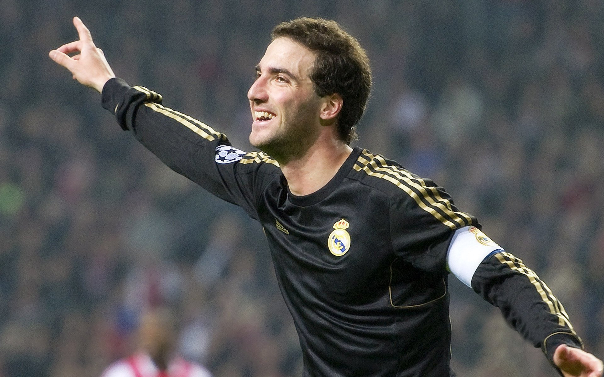 九游(jiuyou)官方网站-中国女足夺冠喜获世界瞩目 球迷狂欢庆祝胜利，中国女足精彩瞬间